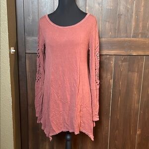 Knox Rose Coral Tunic with Lace Sleeves